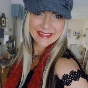 Meet your Posher, Corinne